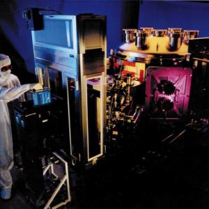 Extreme ultraviolet lithography tool
