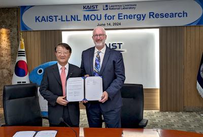 Vice President Sang Yup Lee from the Korea Advanced Institute of Science and Technology (KAIST) and Glenn Fox, principal associate director at LLNL, signed a memorandum of understanding in June 2024, to collaborate on basic science research regarding hydrogen and other carbon-neutral technologies. (Photo: Brandon Wood)